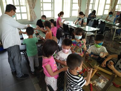學童一起動手做